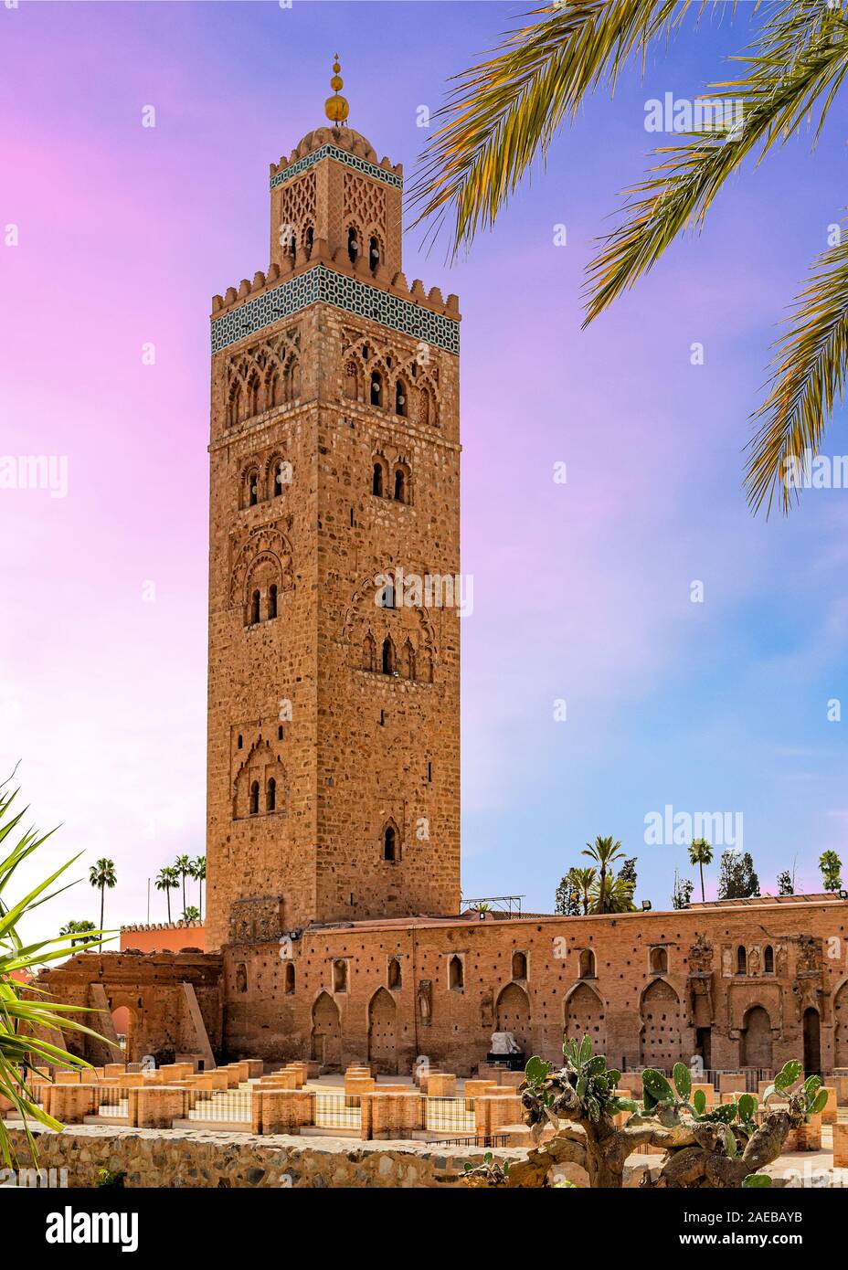 La Moschea di Koutoubia è la più grande moschea di Marrakech, Marocco. È anche noto da diversi altri nomi, come Jami 'al-Kutubiyah, Kotoubia, Kutubiya, Foto Stock