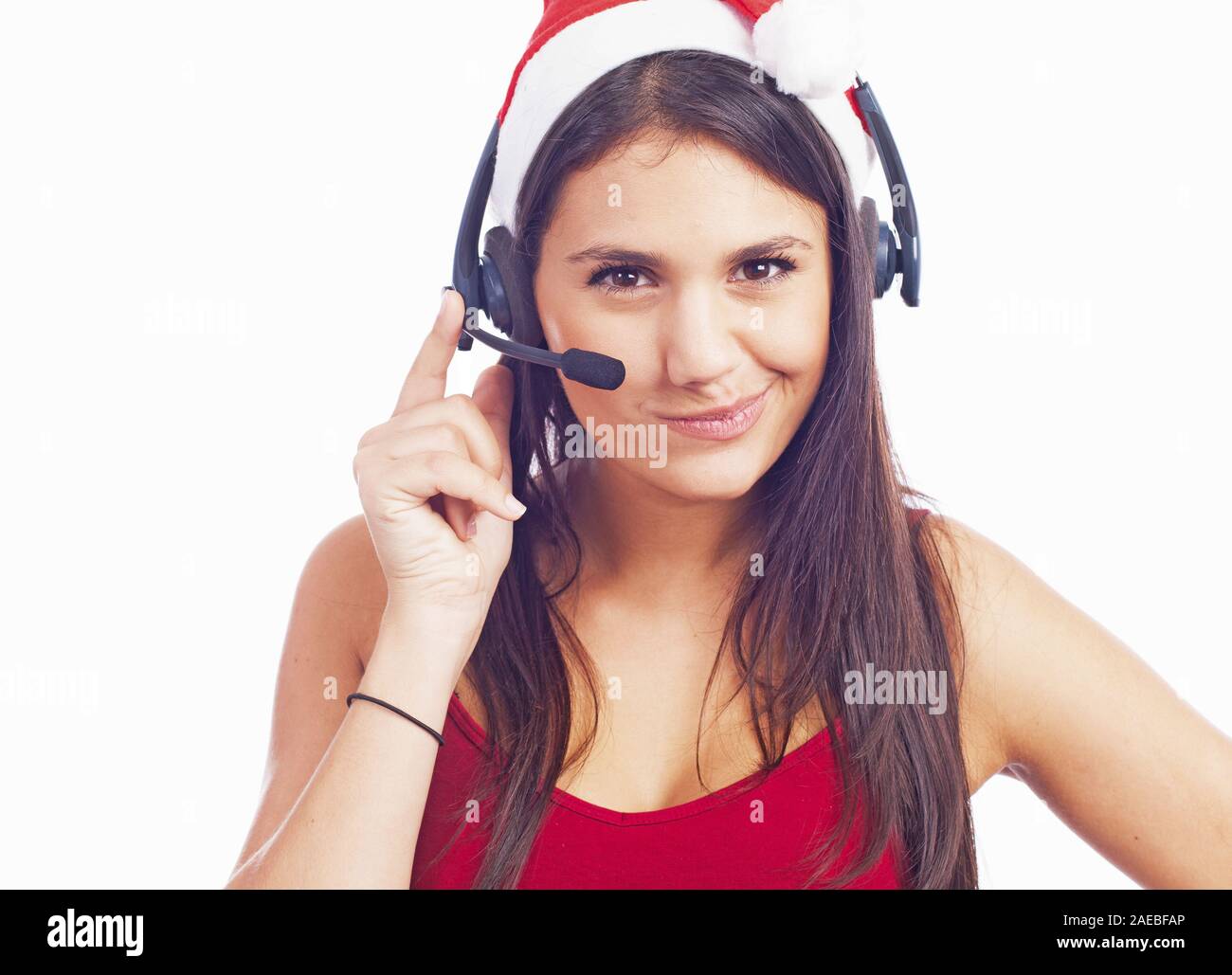 Cuffia auricolare di Natale della donna dal telemarketing Call center indossando red santa hat parlando sorridente isolati su sfondo bianco. Foto Stock