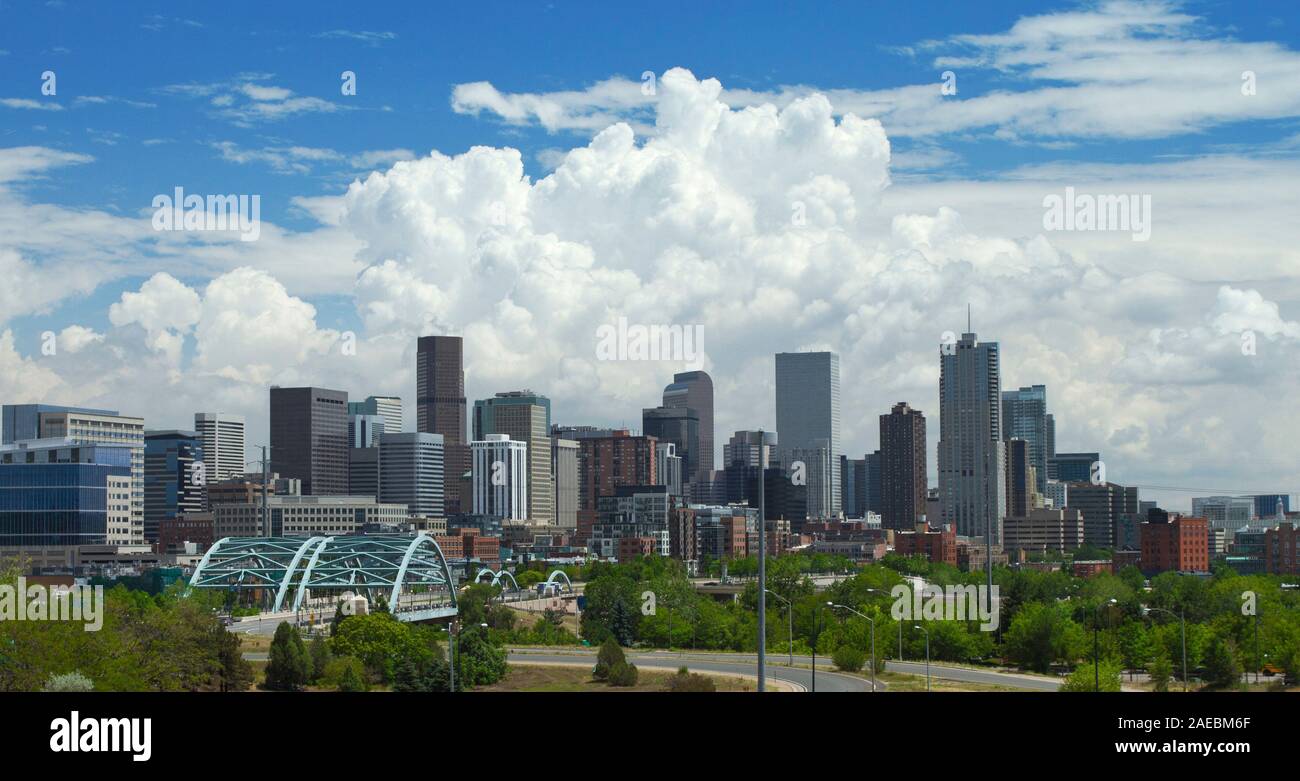 Denver Skyline e temporale Foto Stock