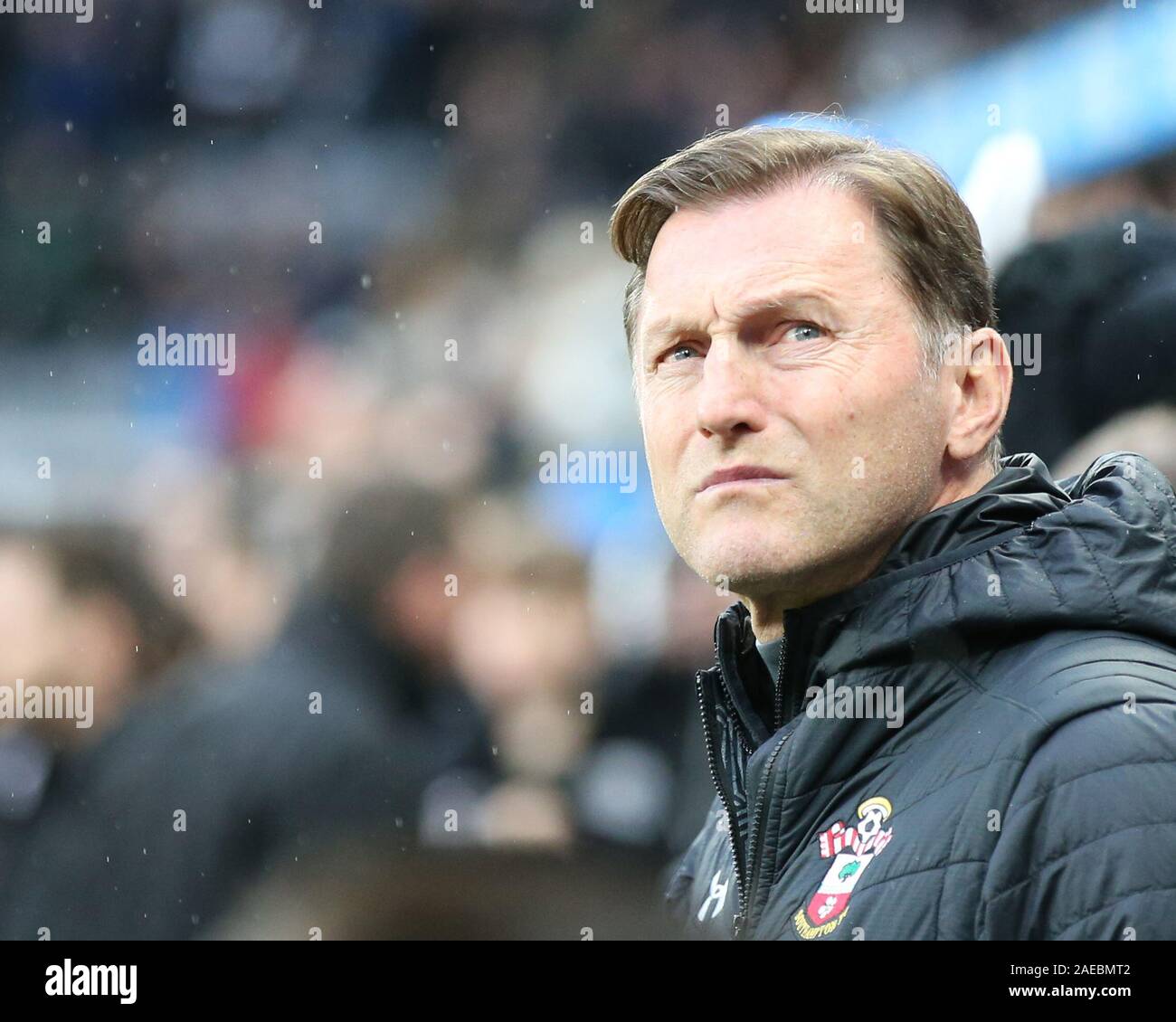 Newcastle Upon Tyne, Regno Unito. 08 Dic, 2019. 8 dicembre 2019; St James Park, Newcastle, Tyne and Wear, Inghilterra; English Premier League Football, Newcastle United rispetto a Southampton; Ralph Hasenhuttl, manager di Southampton - rigorosamente solo uso editoriale. Nessun uso non autorizzato di audio, video, dati, calendari, club/campionato loghi o 'live' servizi. Online in corrispondenza uso limitato a 120 immagini, nessun video emulazione. Nessun uso in scommesse, giochi o un singolo giocatore/club/league pubblicazioni Credit: Azione Plus immagini di sport/Alamy Live News Foto Stock