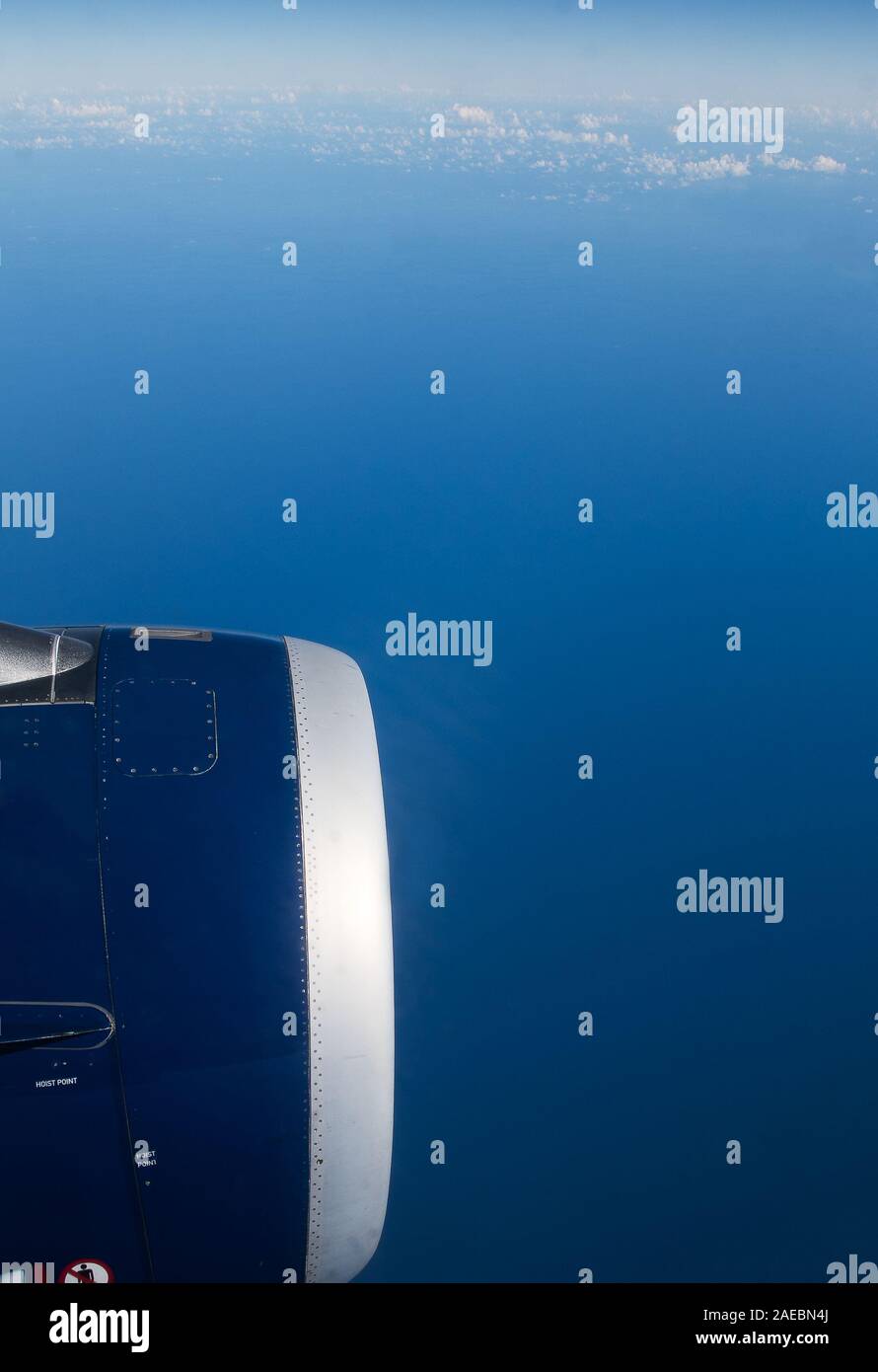 Vista dall'aeromobile in volo. Lungo Viaggio concetto. Viaggi nel mondo. Foto Stock