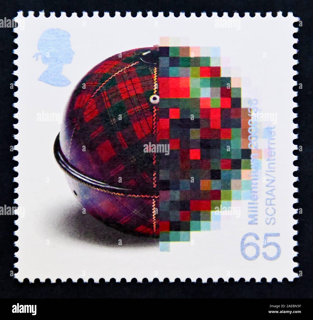 Francobollo. La Gran Bretagna. La regina Elisabetta II. Serie Millenium. 'Mind e materia'. La Lana di tartan titolare (culturale scozzese accesso a risorse di rete) Foto Stock
