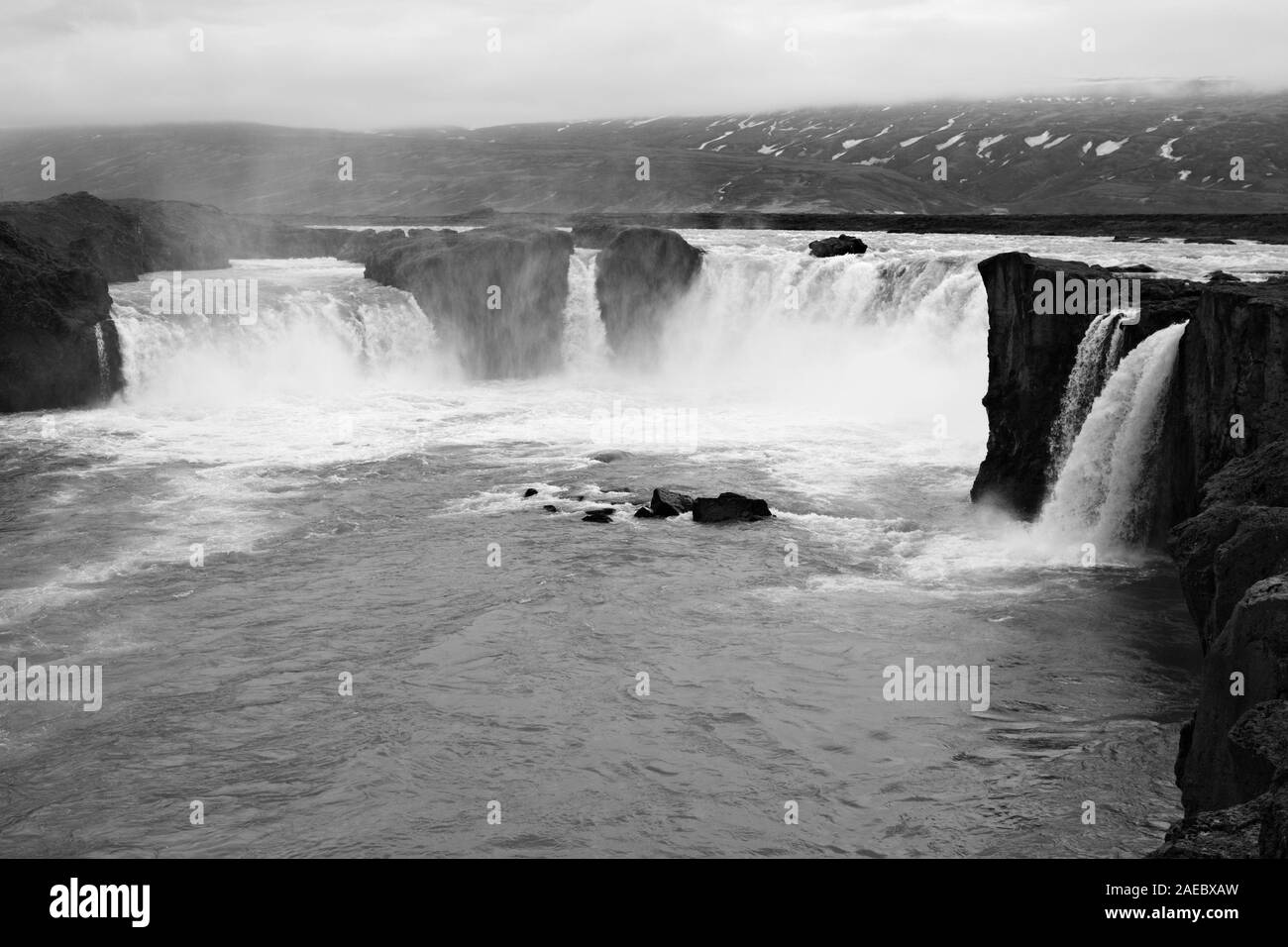 Versione in bianco e nero del Godafoss in Islanda. Foto Stock