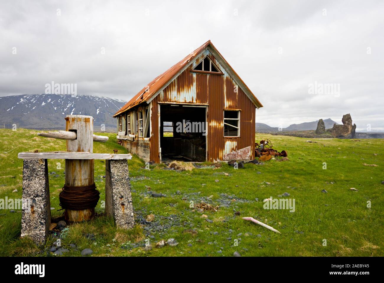 Una vecchia fattoria abbandonata nel nord-ovest dell'Islanda. Foto Stock