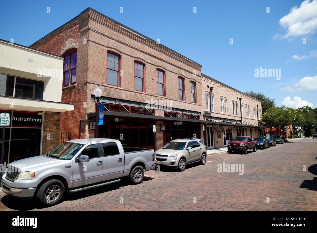 Vecchi edifici in mattoni mattone e la superficie stradale sulla South Main Street winter garden florida usa Foto Stock
