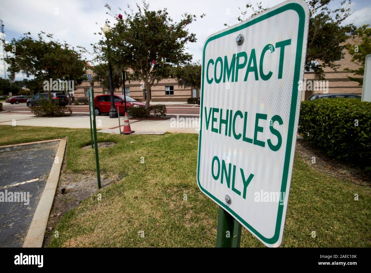 Veicoli compatti solo lo spazio di parcheggio nel parcheggio kissimmee florida usa Foto Stock