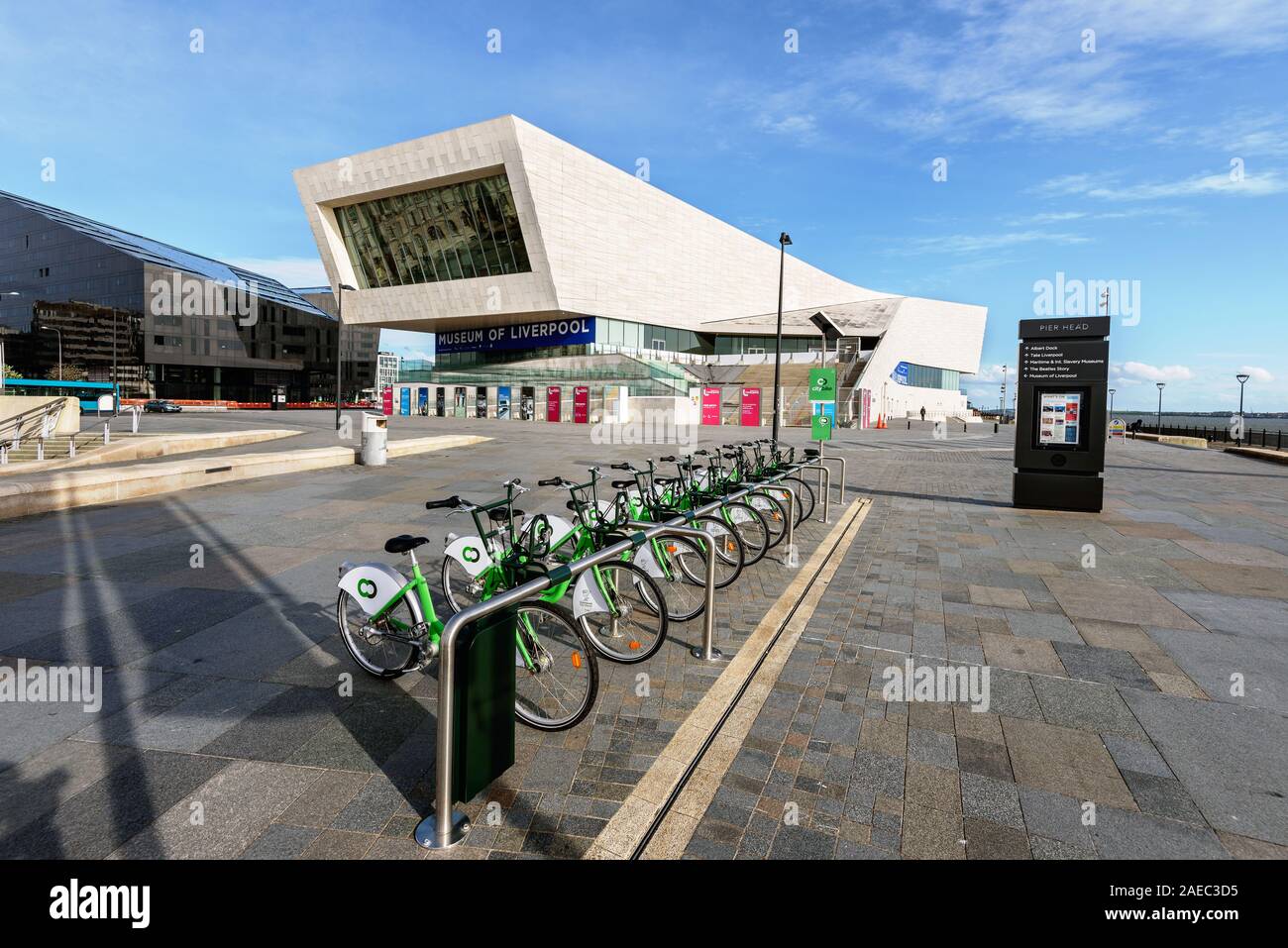LIVERPOOL, ENGLAND-12 MAY,20015; The Museum of Liverpool sul lungomare della città. Foto Stock