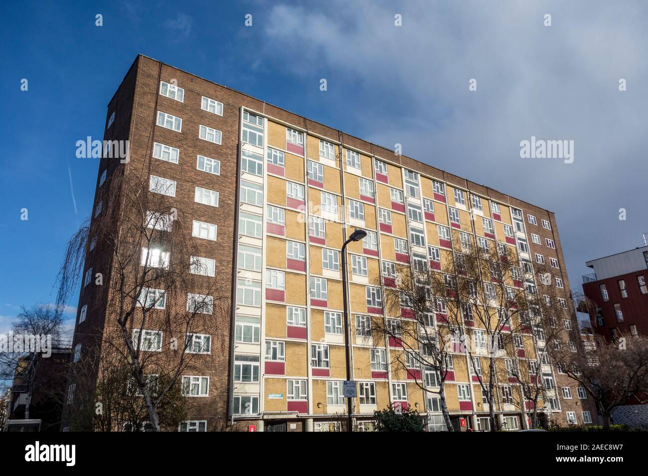 Evelyn corte, Wenlock fienile station wagon, Evelyn a piedi, Hoxton, Londra. Alloggiamento del Consiglio, alloggi sociali, UK, blocco di appartamenti, consiglio appartamenti Foto Stock