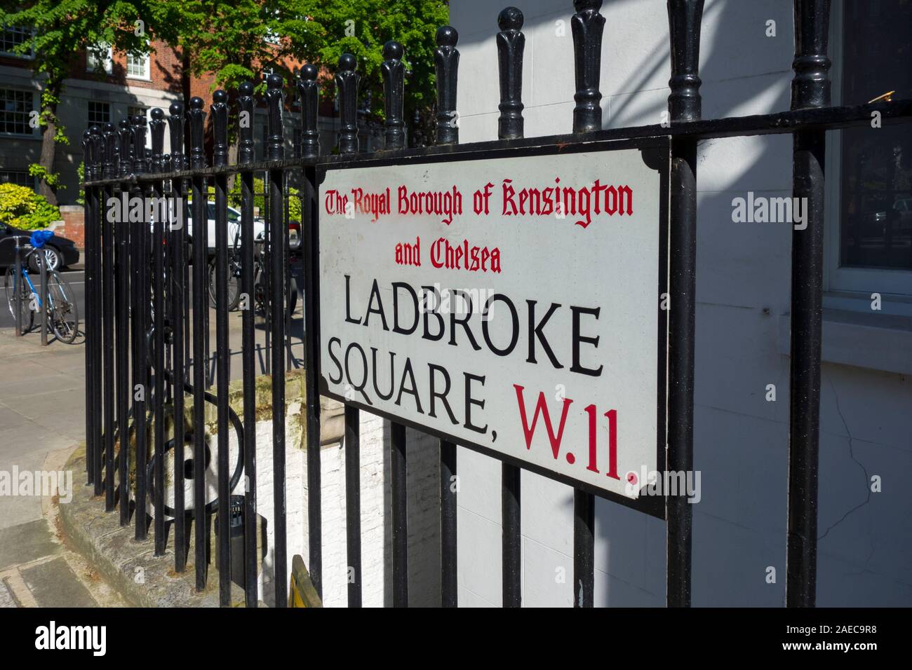 La Ladbroke Square nome della strada segno, Royal Borough di Kensington e Chelsea, London, Regno Unito Foto Stock