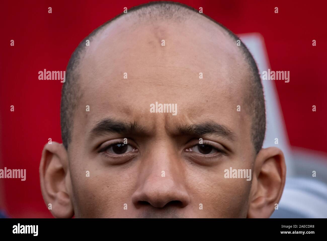 Londra, Regno Unito. 8 dicembre 2019. Chuka Umunna, il gruppo del Partito europeo dei liberali democratici politico, unisce l'insieme contro l' antisemitismo di dimostrazione e di rally in piazza del Parlamento. I membri della comunità ebraica e altri sostenitori si riuniscono per esprimere le loro preoccupazioni sulle questioni di antisemitismo verso gli Ebrei britannici nella vita pubblica e l'aumento dei crimini di odio. Credito: Guy Corbishley/Alamy Live News Foto Stock