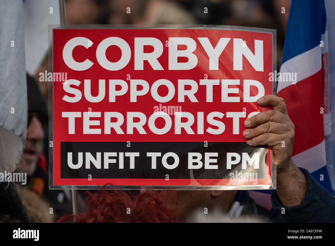 Londra, Regno Unito. 8 dicembre 2019. Insieme contro l' antisemitismo di dimostrazione e di rally in piazza del Parlamento. I membri della comunità ebraica e altri sostenitori si riuniscono per esprimere le loro preoccupazioni sulle questioni di antisemitismo verso gli Ebrei britannici nella vita pubblica e l'aumento dei crimini di odio. Credito: Guy Corbishley/Alamy Live News Foto Stock