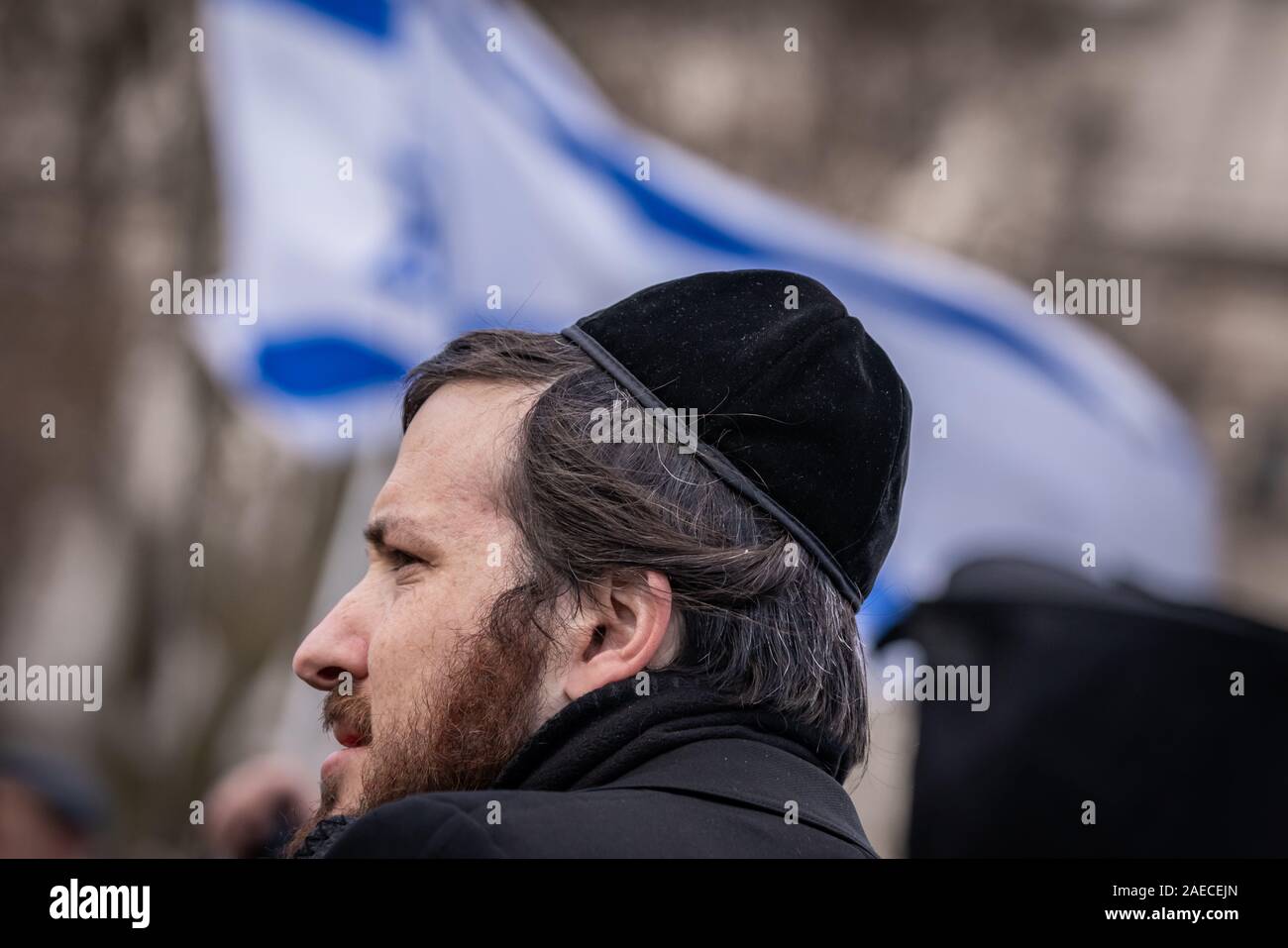 Londra, Regno Unito. 8 dicembre 2019. Insieme contro l' antisemitismo di dimostrazione e di rally in piazza del Parlamento. I membri della comunità ebraica e altri sostenitori si riuniscono per esprimere le loro preoccupazioni sulle questioni di antisemitismo verso gli Ebrei britannici nella vita pubblica e l'aumento dei crimini di odio. Credito: Guy Corbishley/Alamy Live News Foto Stock