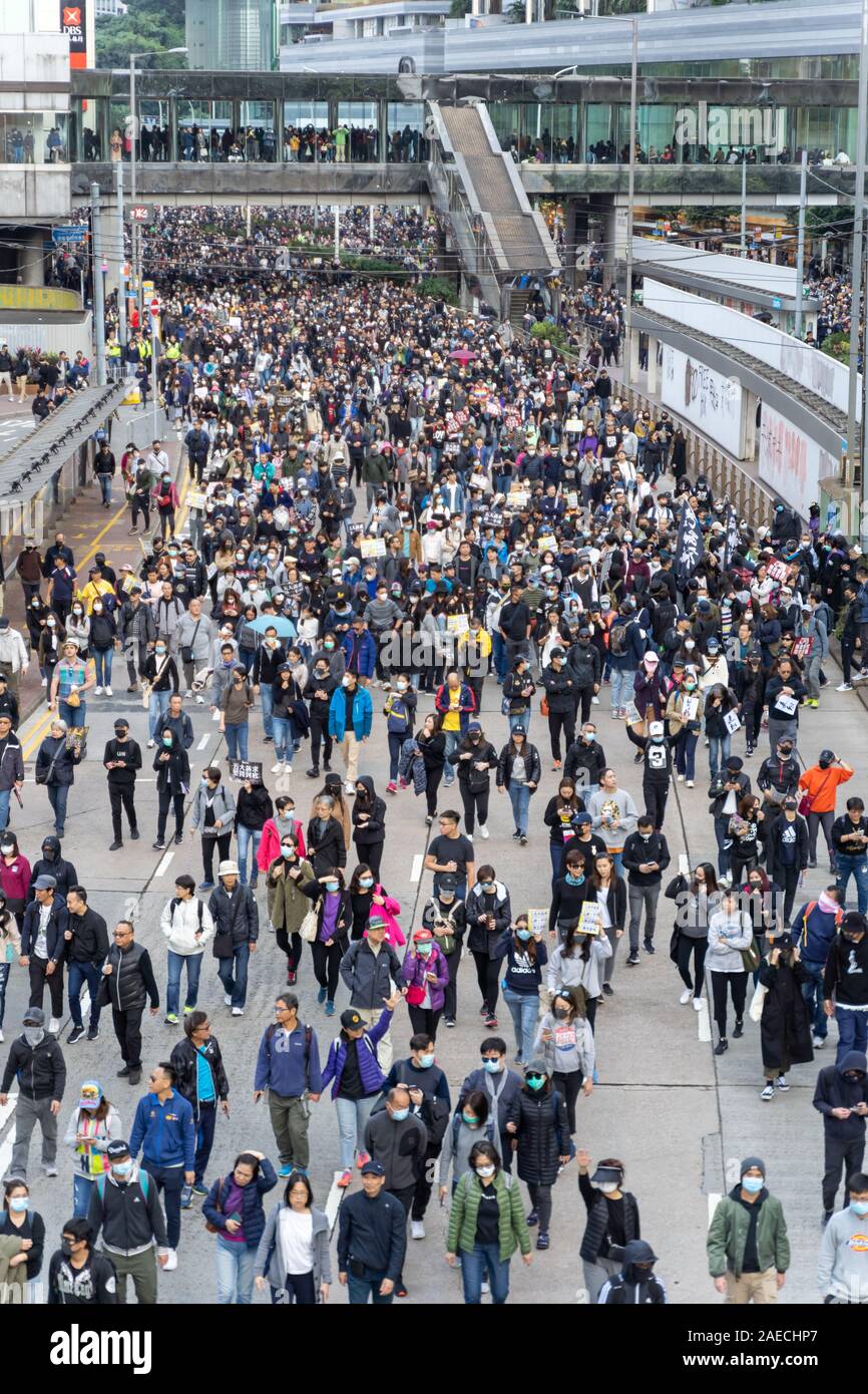 Isola di Hong Kong, Hong Kong - 8 Dicembre 2019: Disegno di Legge Internazionale dei Diritti Umani protesta in Hong Kong, 0,8 milioni di persone in strada contro polic Foto Stock
