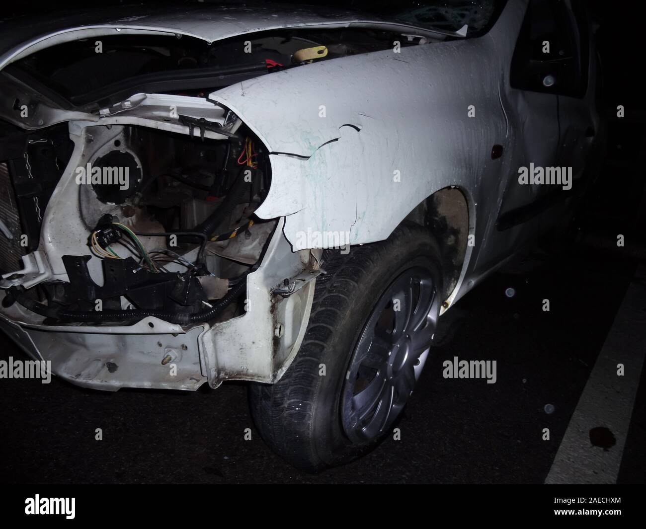 Totale auto smash crash incidente su una strada Foto Stock