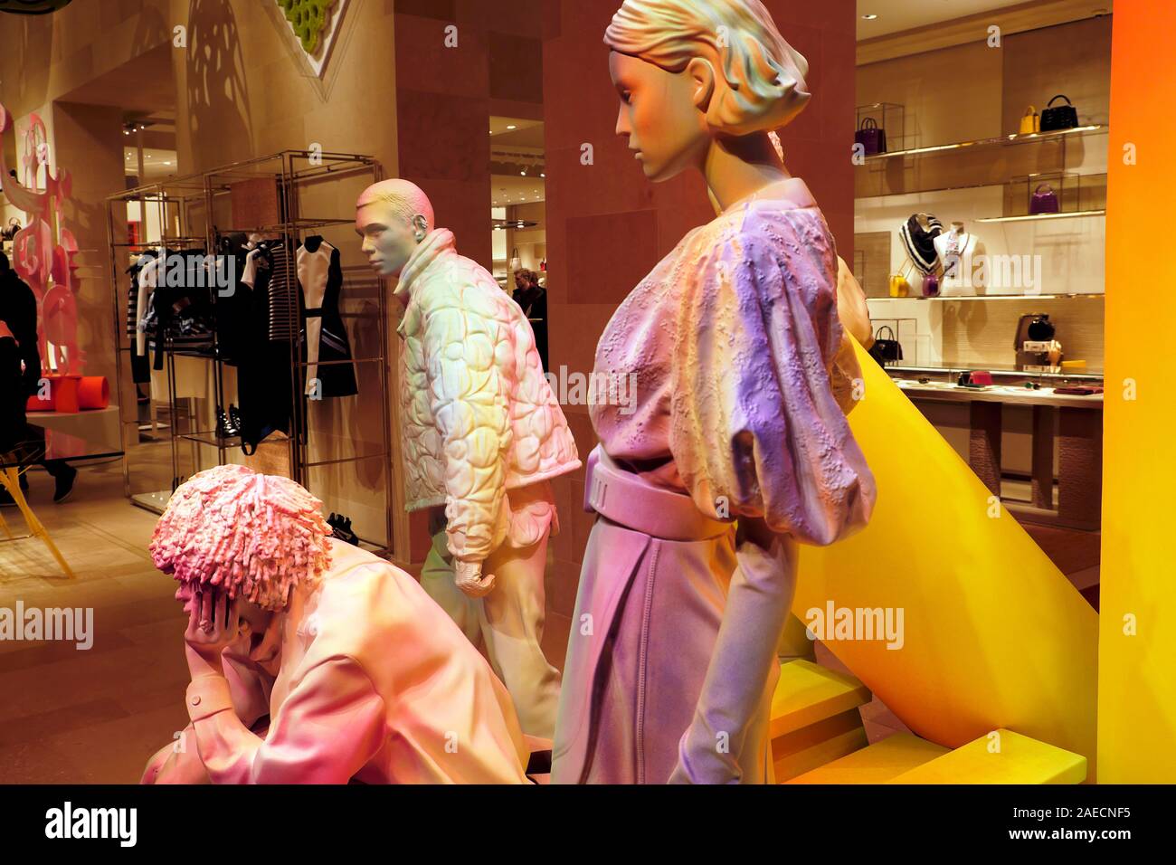 Negozio Louis Vuitton New Bond Street a Londra England Regno Unito KATHY DEWITT Foto Stock