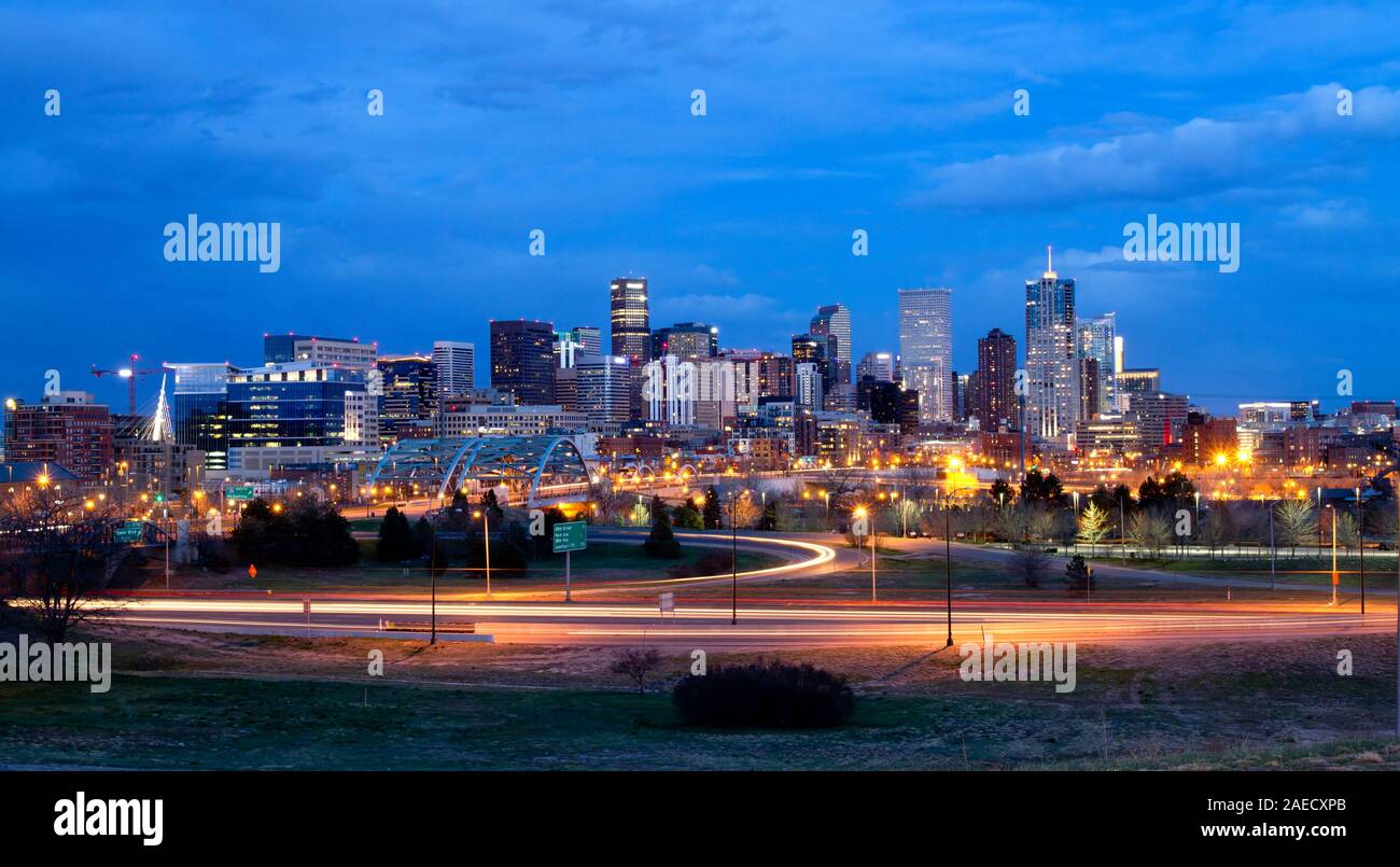 Downtown Denver Skyline notte lunga esposizione Foto Stock