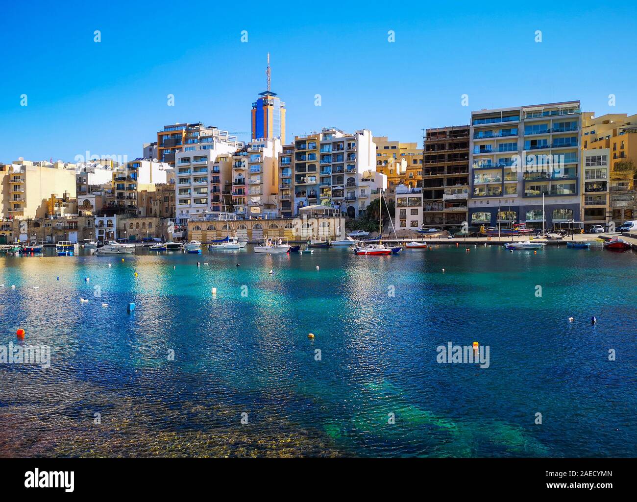 Vista sulla città di St.Julians, Malta a Spinola bay Foto Stock