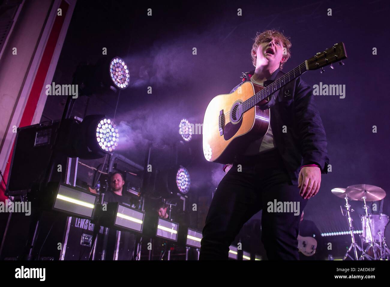 Glasgow, Scotland, Regno Unito il 7 dicembre 2019, Scotlands figlio prediletto - cantante e cantautore Lewis Capaldi piaceri il suo pubblico a casa a un sold out O2 Academy Foto Stock