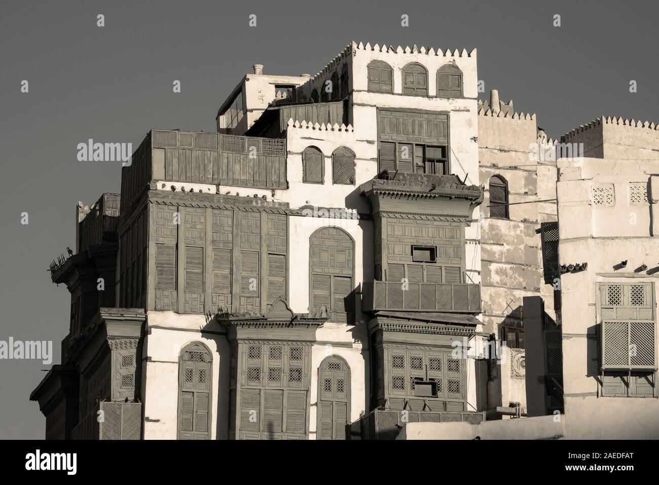 Vista del famoso Noorwali verdolino coral town house al Souk al Alawi Street nel centro storico della città di Al Balad, Jeddah, Arabia Saudita Foto Stock