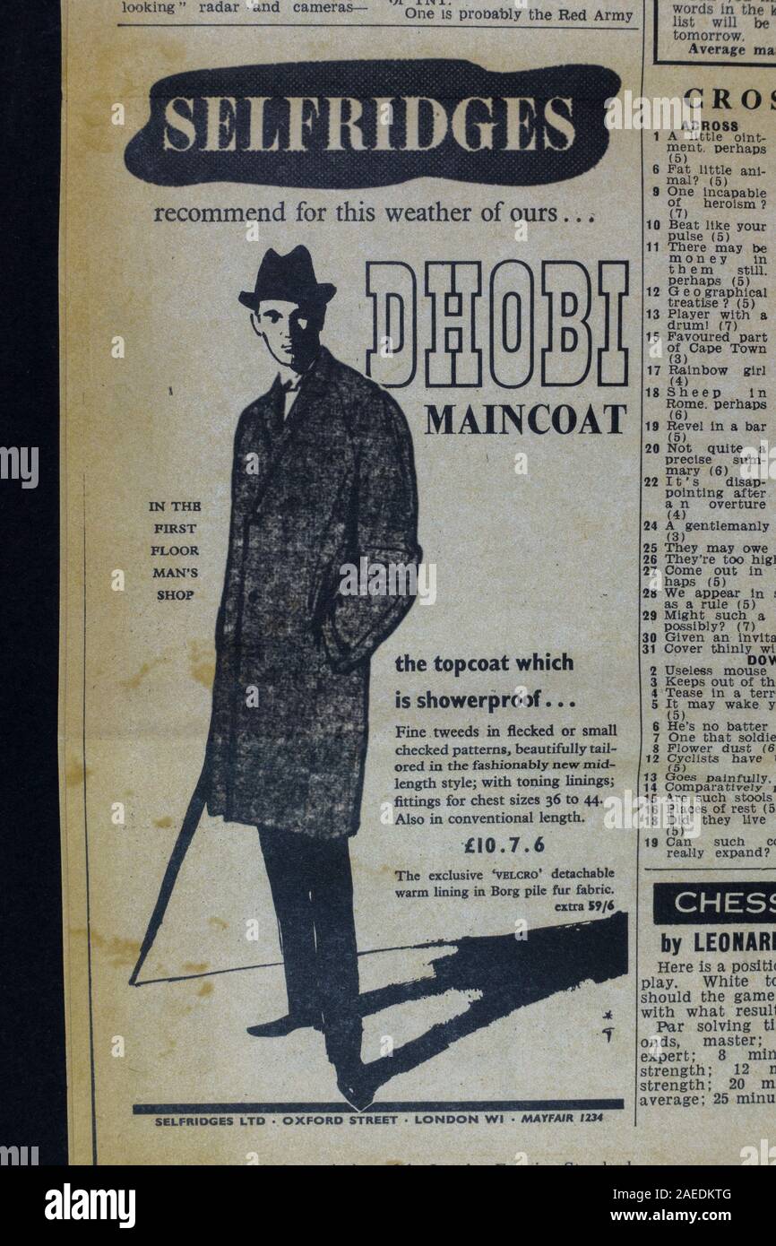 Pubblicità per la moda maschile a Selfridges In Serata Standard (replica) giornale dal 23rd ottobre 1962 durante la crisi missilistica cubana. Foto Stock