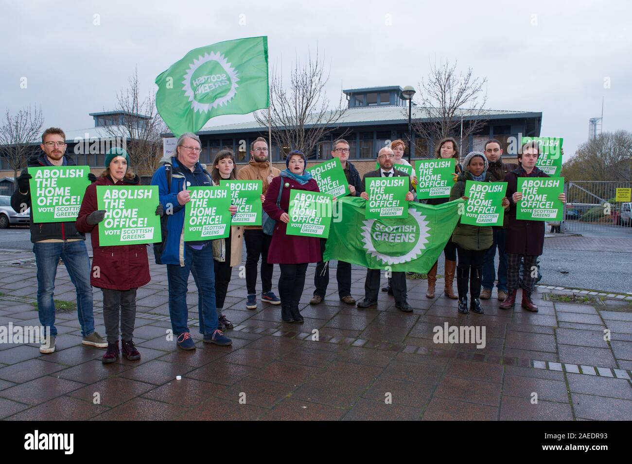 Glasgow, Regno Unito. Il 22 novembre 2019. Nella foto: Patrick Harvie MSP - Co leader dello Scottish partito dei verdi campagne con i candidati locali, consiglieri e membri del partito per la soppressione di un ufficio di casa. Credito: Colin Fisher/Alamy Live News. Foto Stock