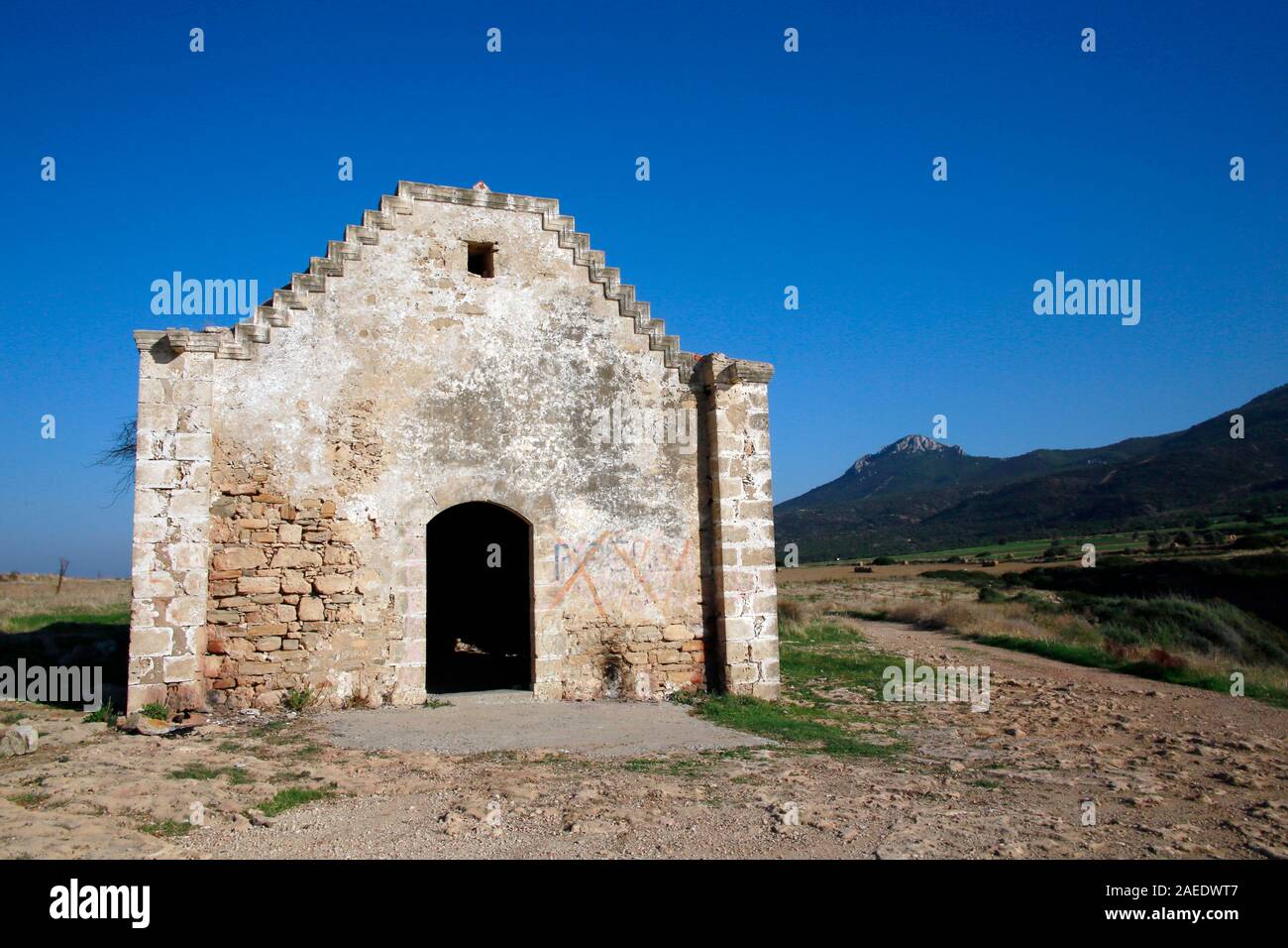 Entweihte Kirche bei Kaplica (auf griechisch Davlos), Türkische Republik Nordzypern Foto Stock