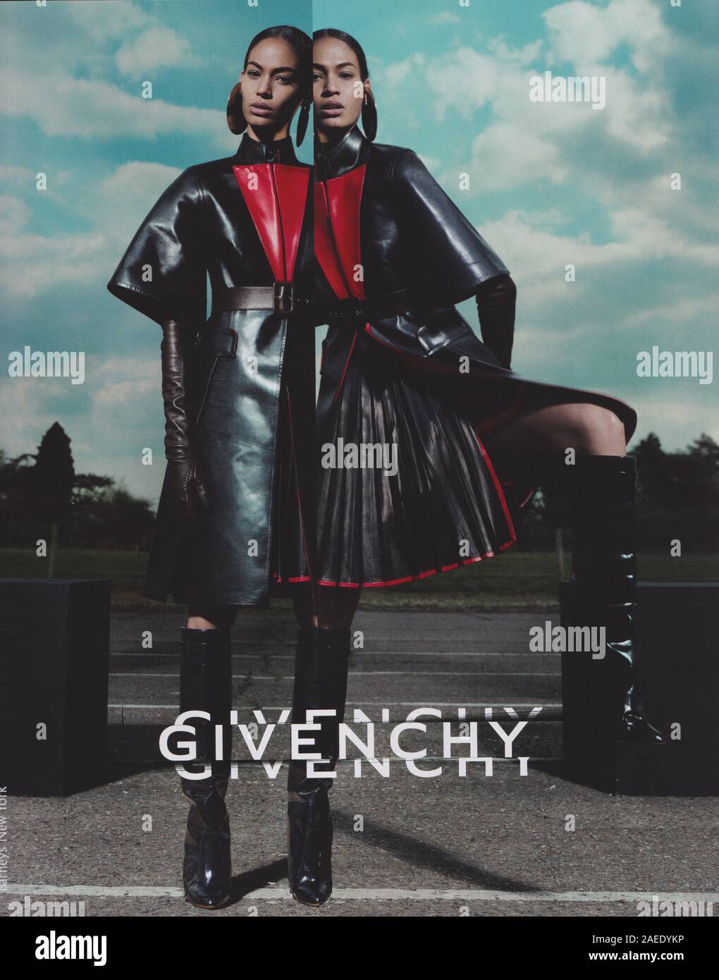 Poster pubblicitario casa di moda Givenchy su rivista cartacea da 2012 anni, pubblicità, pubblicità creativa Givenchy da 2010 anni Foto Stock
