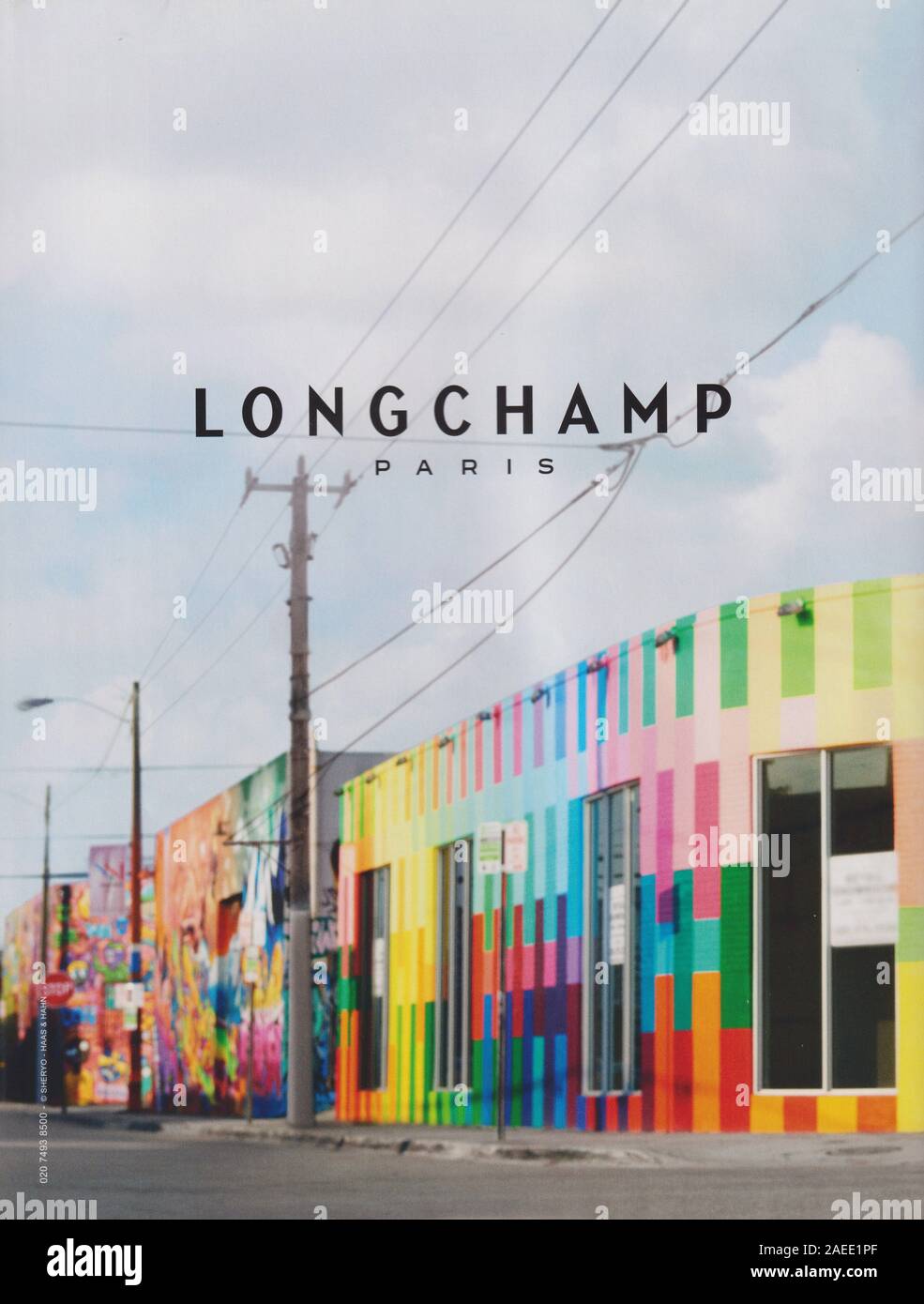 Poster pubblicitari Longchamp fashion house con Alexa Chung in magazzino carta dal 2015 anno, pubblicità creative Longchamp annuncio da 2010s Foto Stock