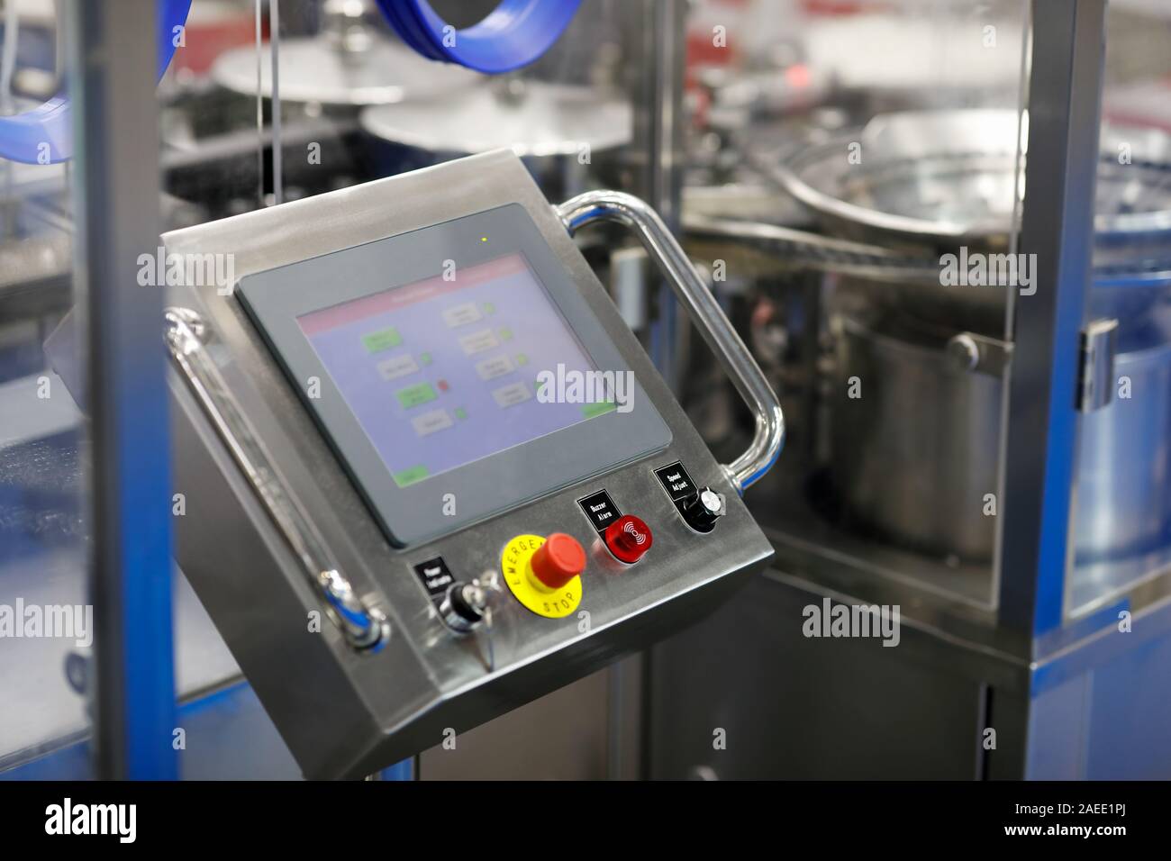 Produzione di farmaci e apparecchiature di confezionamento. Messa a fuoco selettiva. Foto Stock