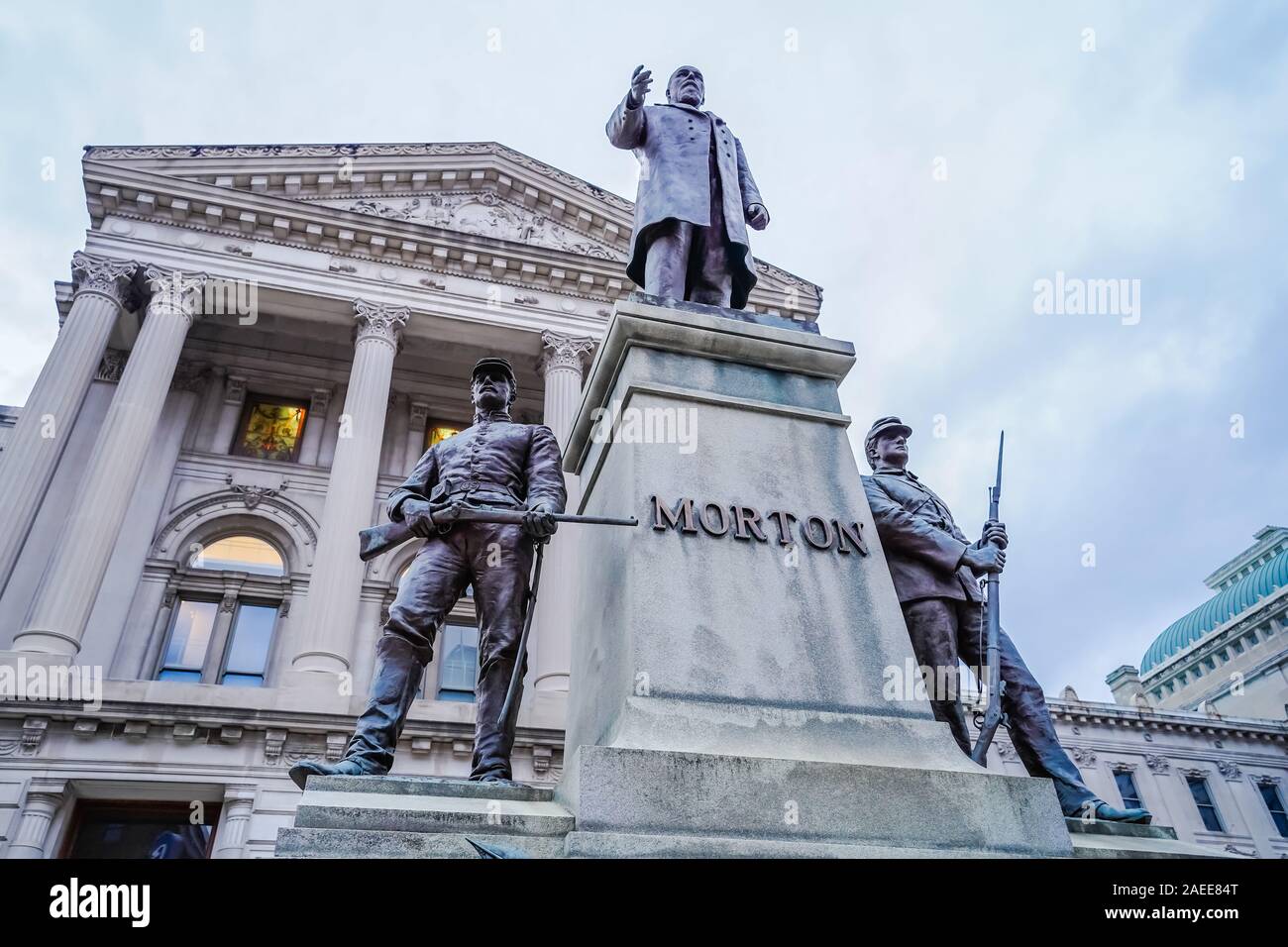 P. Oliver Morton e rilievi è un arte pubblica dall artista austriaco Rudolph Schwarz, situato sul lato est dell'Indiana Statehouse in Indianapoli Foto Stock