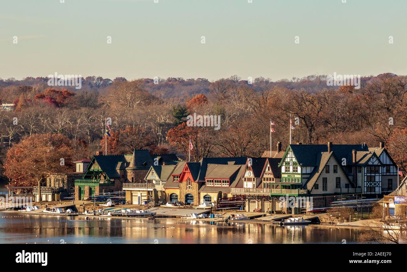 Philadelphia, Pennsylvania - Novembre 26, 2019: Boathouse Row in Fairmount Park, Philadelphia, Pennsylvania Foto Stock