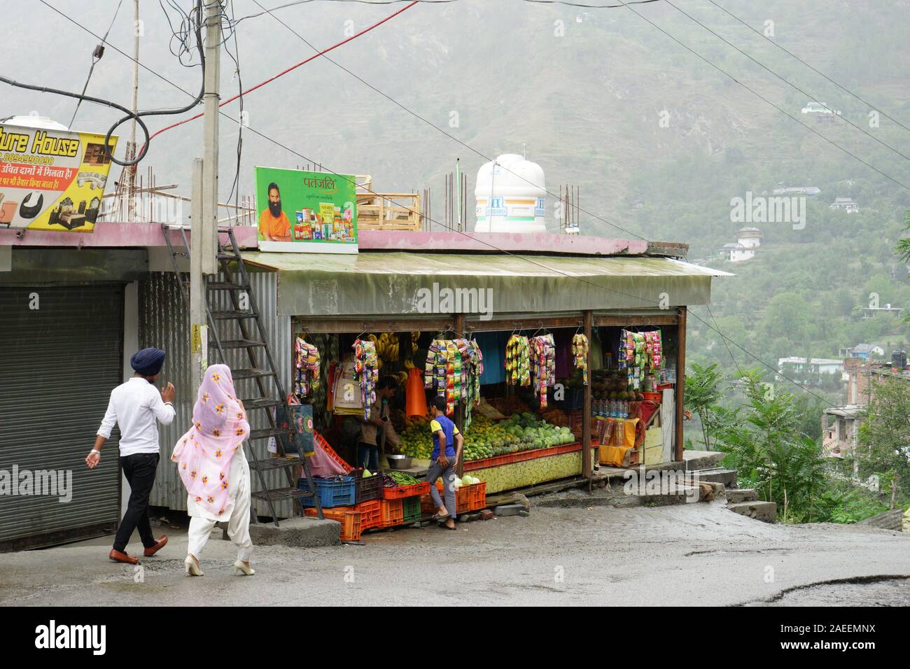 Baba Ramdev Patanjali shop, Banjar town, Tirthan Valley, Kullu, Himachal Pradesh, India, Asia Foto Stock