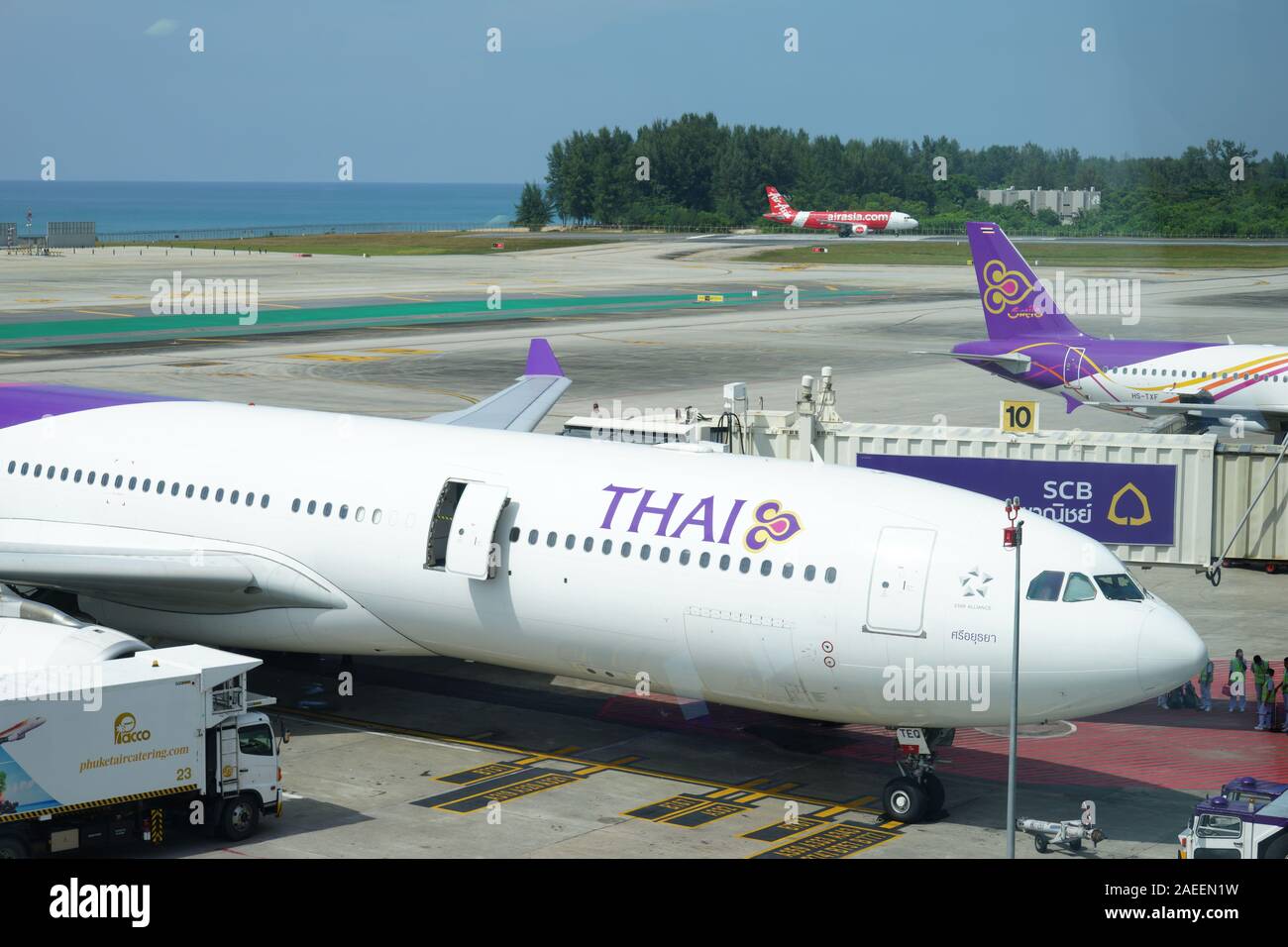 Thai Airways aereo, l'Aeroporto Internazionale di Phuket, Thailandia, Asia Foto Stock