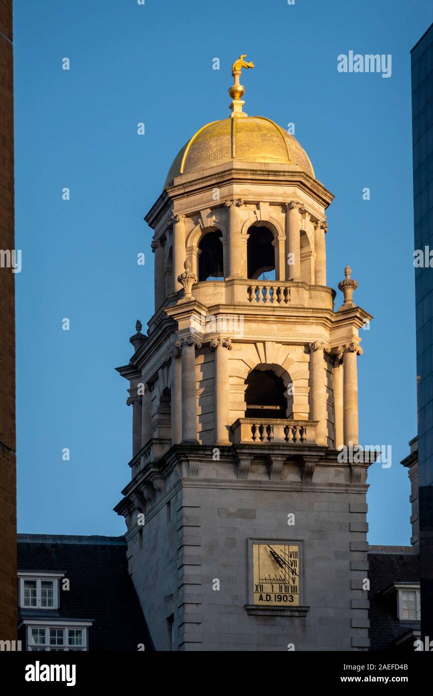 La torre dell'orologio del Royal Insurance Building, ora un Aloft Hotel a Liverpool, Regno Unito Foto Stock