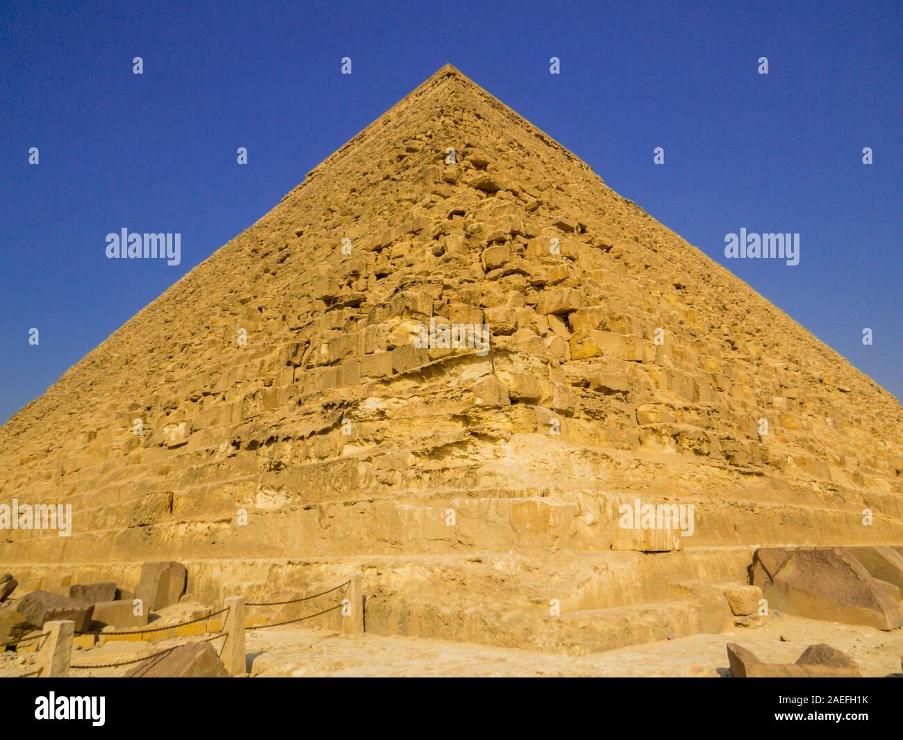 Vista della Piramide di Khafre nella Necropoli di Giza. In Il Cairo Egitto Foto Stock