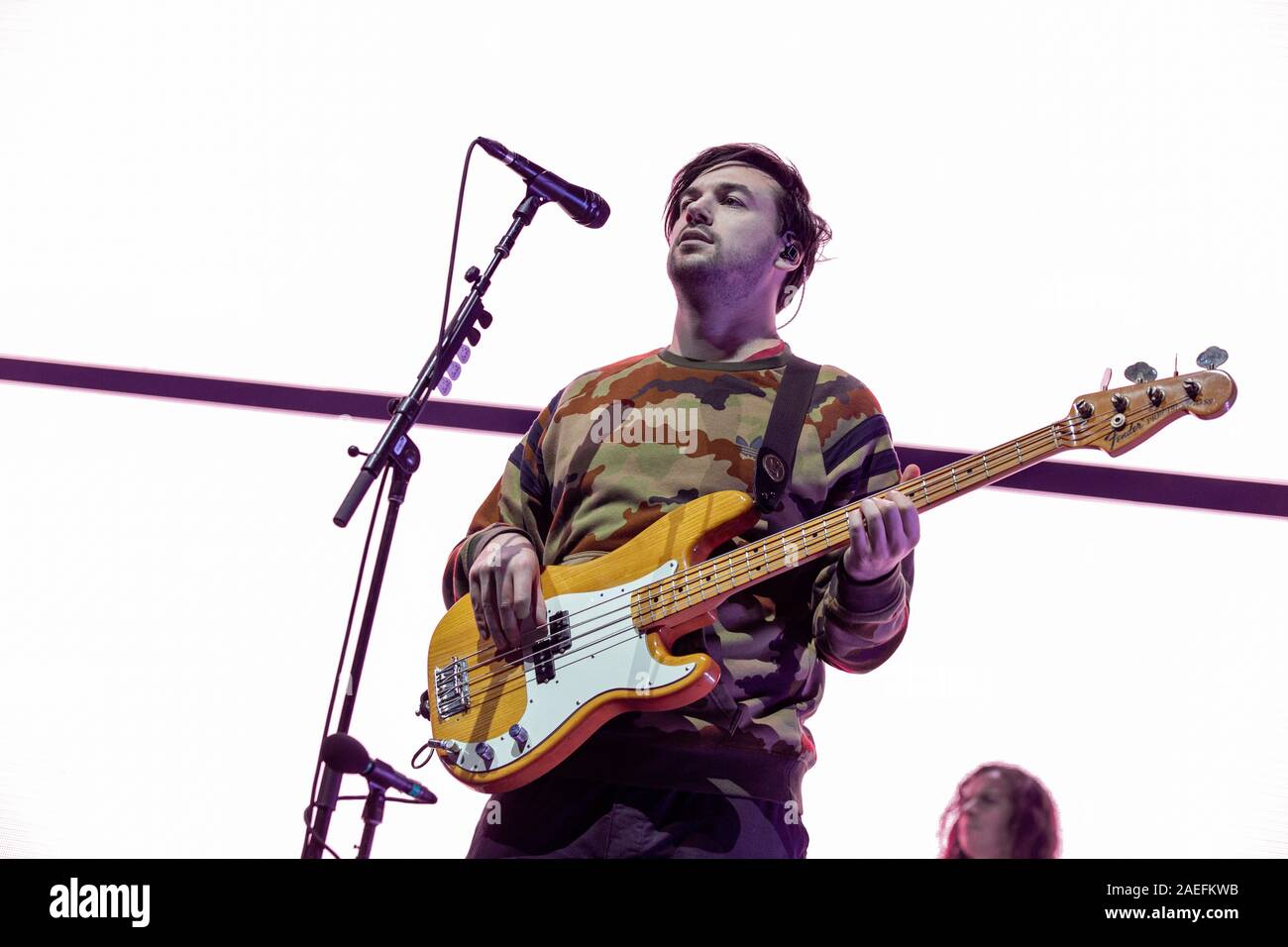 Dicembre 8, 2019, Anaheim, California, U.S: Ross Macdonald del 1975 durante la KROQ Absolut quasi acustico concerto di Natale a Honda Center di Anaheim, California (credito Immagine: © Daniel DeSlover/ZUMA filo) Foto Stock