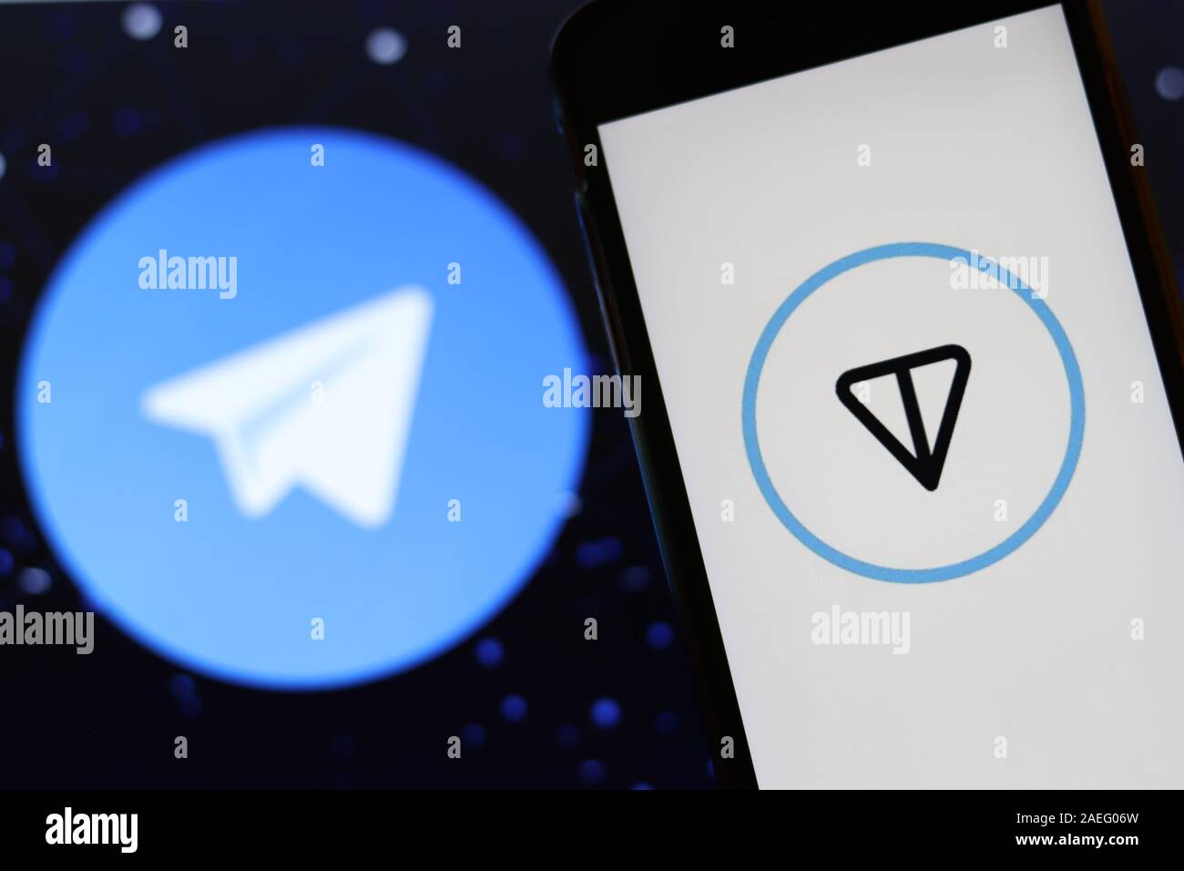 Los Angeles, California, Stati Uniti d'America - 21 Novembre 2019: TON logo sulla schermata Telefono con icona sul portatile su sfondo sfocato, illustrativi editoriale. Foto Stock