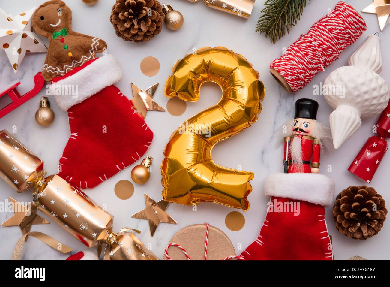 Dodici giorni di Natale. 2° giorno flaylay palloncino con decorazioni di festa Foto Stock