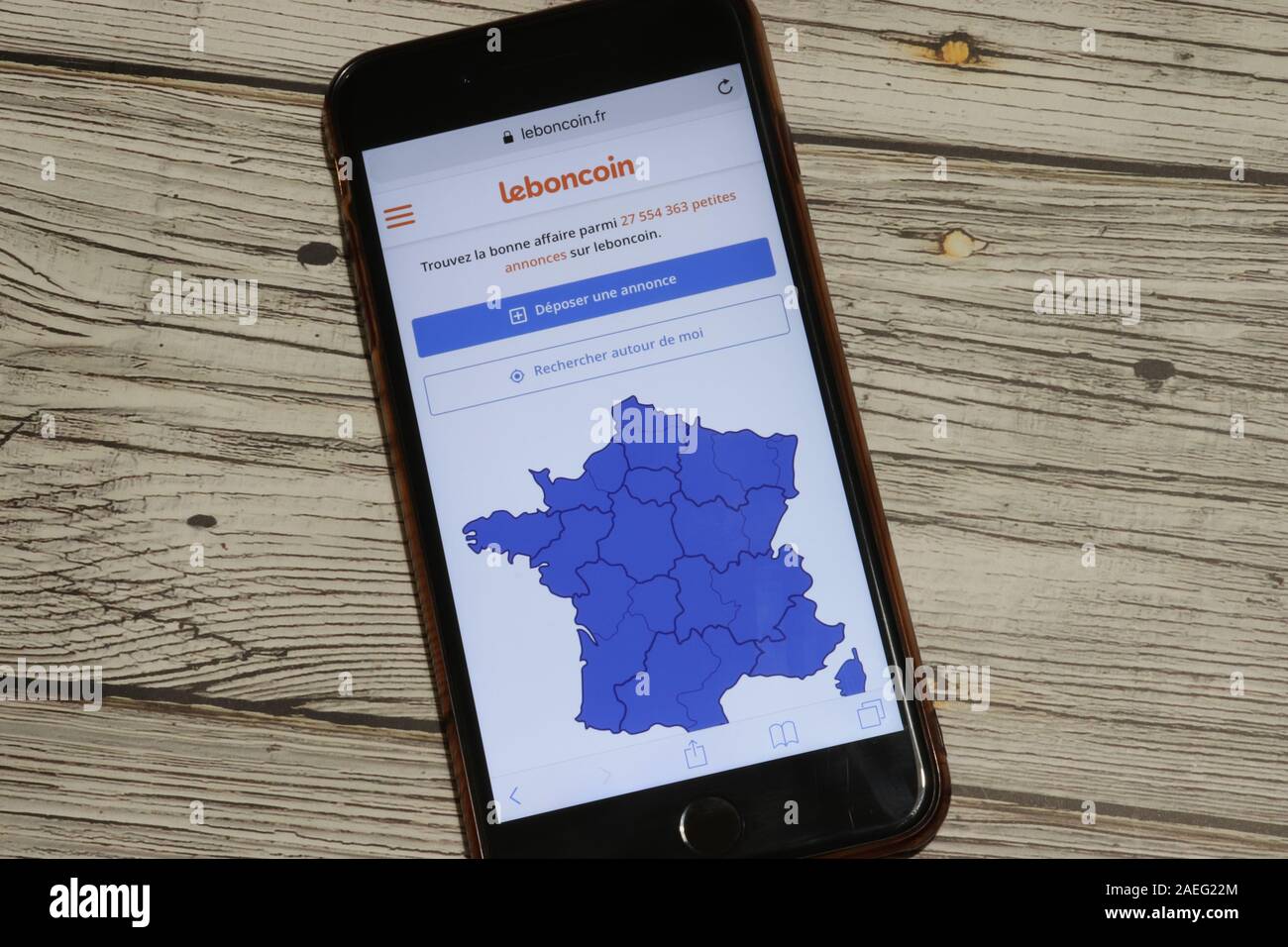 Los Angeles, California, Stati Uniti d'America - 4 Dicembre 2019: Leboncoin sito web pagina sulla schermata Telefono vista superiore con copia spazio editoriale illustrativa. Foto Stock
