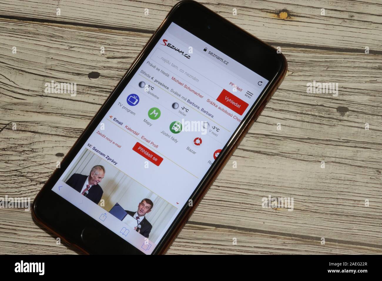 Los Angeles, California, Stati Uniti d'America - 4 Dicembre 2019: Seznam sito web pagina sulla schermata Telefono vista superiore con copia spazio editoriale illustrativa. Foto Stock