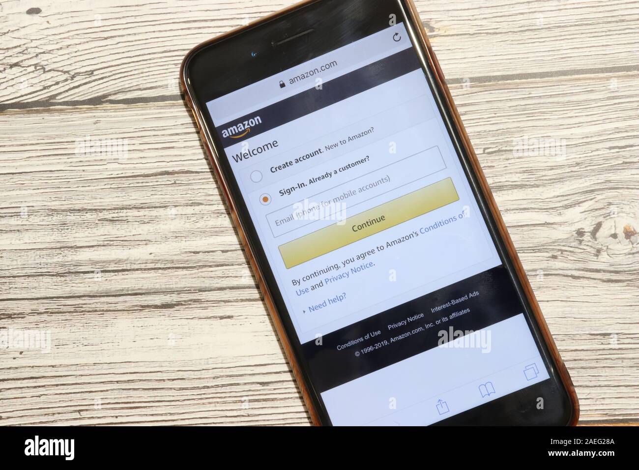 Los Angeles, California, Stati Uniti d'America - 4 Dicembre 2019: Amazon Sito web pagina sulla schermata Telefono vista superiore con copia spazio editoriale illustrativa. Foto Stock