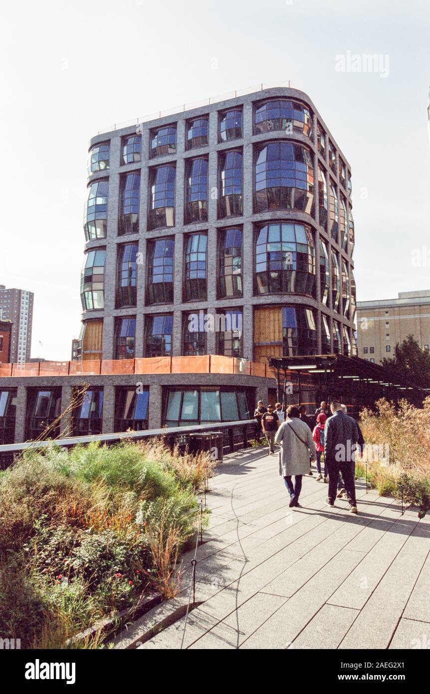 Torri di bolla in condominio di unità progettata da Thomas Hetherwick in costruzione. La linea alta, Chelsea, New York City, Stati Uniti d'America. Foto Stock