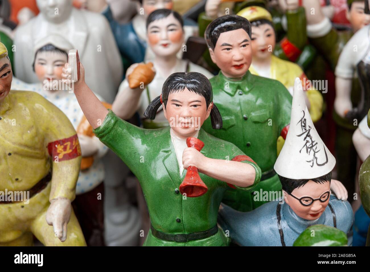 Rivoluzione culturale figure di ceramica di stallo di mercato, Shanghai, Cina Foto Stock