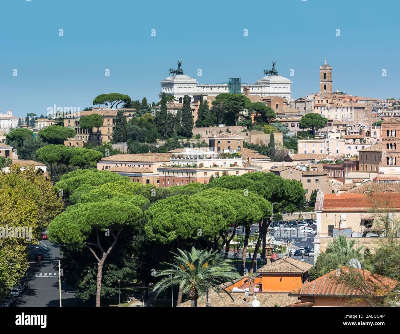 Vista su Roma da Orange Garden, il Giardino degli Aranci sul colle Aventino Foto Stock