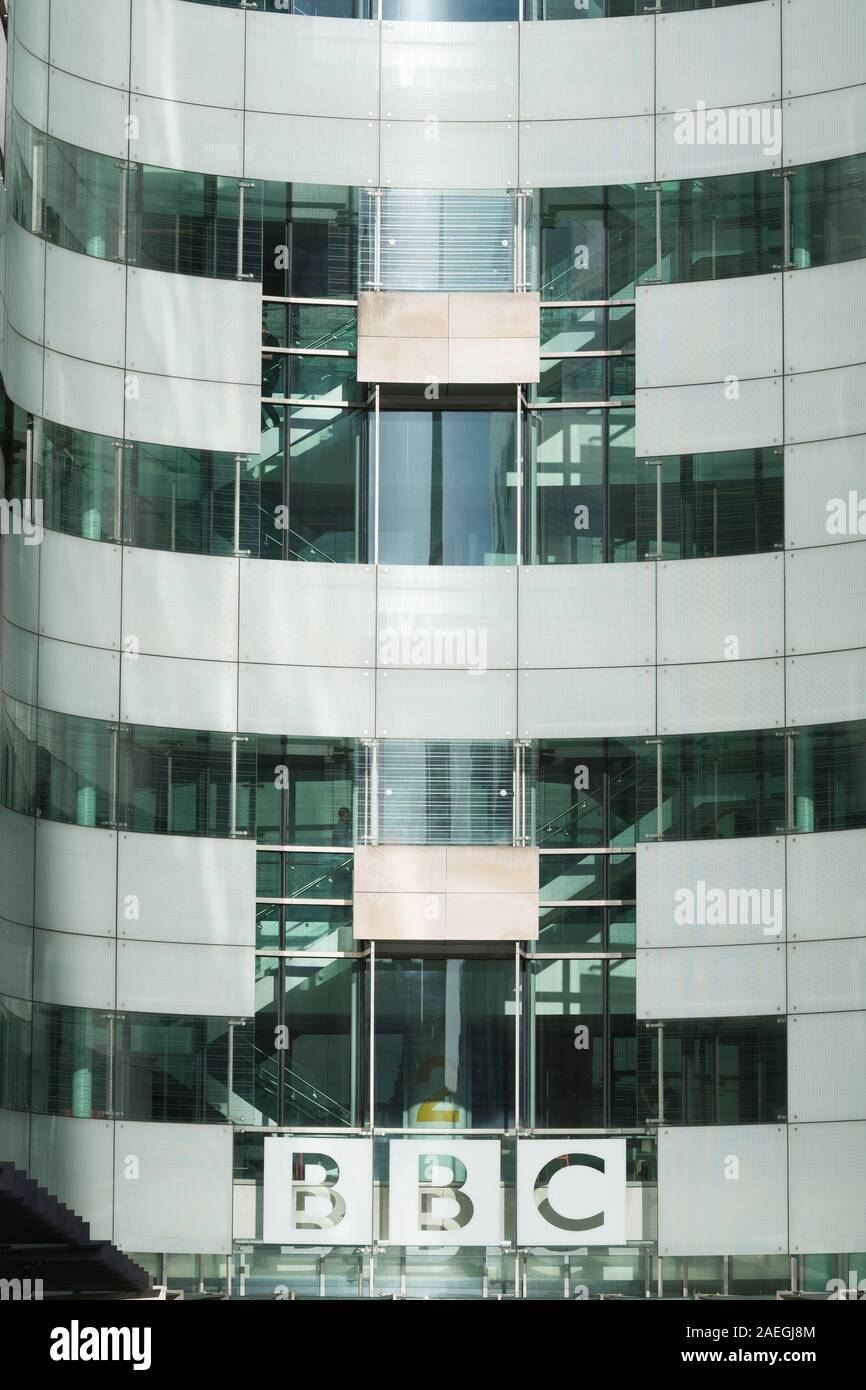 Broadcasting House, sede della BBC, in Portland Place e Langham Place, Londra, Gran Bretagna. Il Broadcasting House complesso consiste del Foto Stock