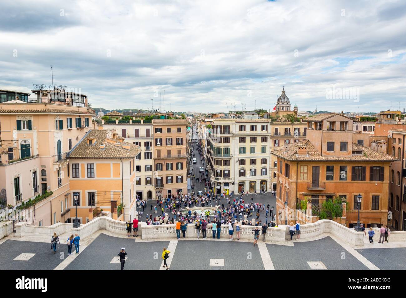 Roma, Italia - 04 Ott, 2018: il mare di persone in Piazza di Spagna e Via Condotti, Roma Foto Stock