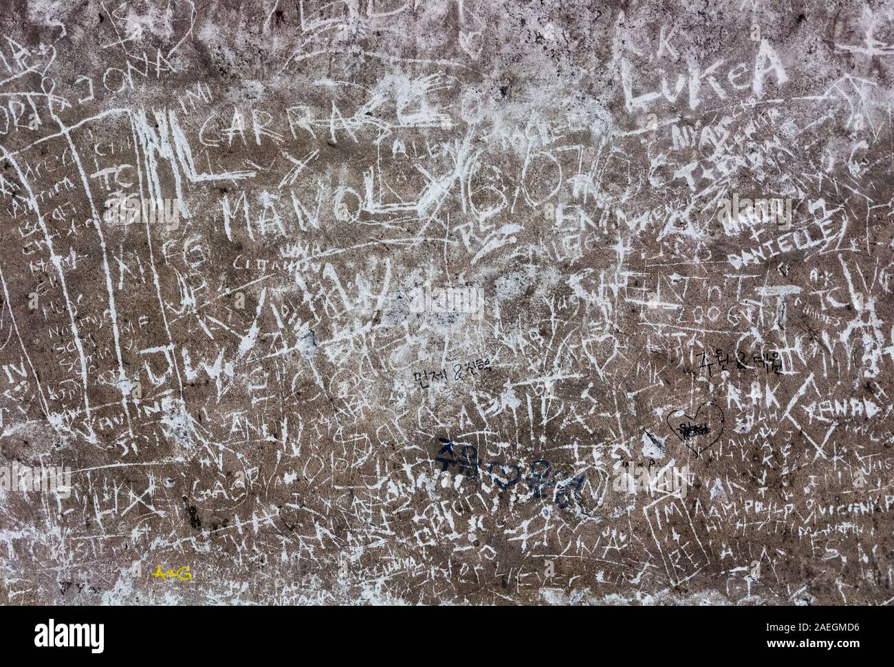 Roma, Italia - Ott 05, 2018: iscrizioni atti vandalici sulla parete della antica Forum di Roma Foto Stock