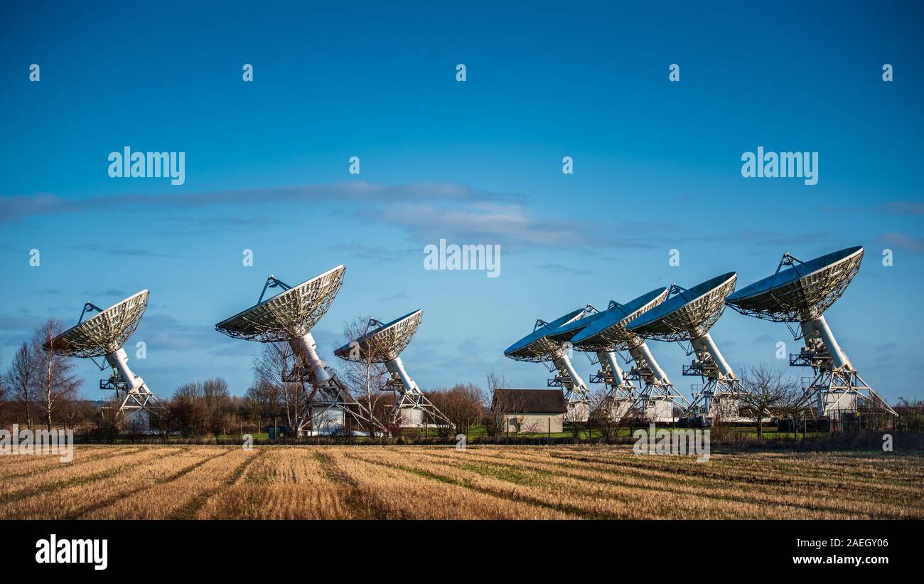 Radio telescopi Cambridge astronomia, parte di Mullard Radio Astronomy Observatory Arcminute Microkelvin Imager Array di grandi dimensioni nr Cambridge Foto Stock