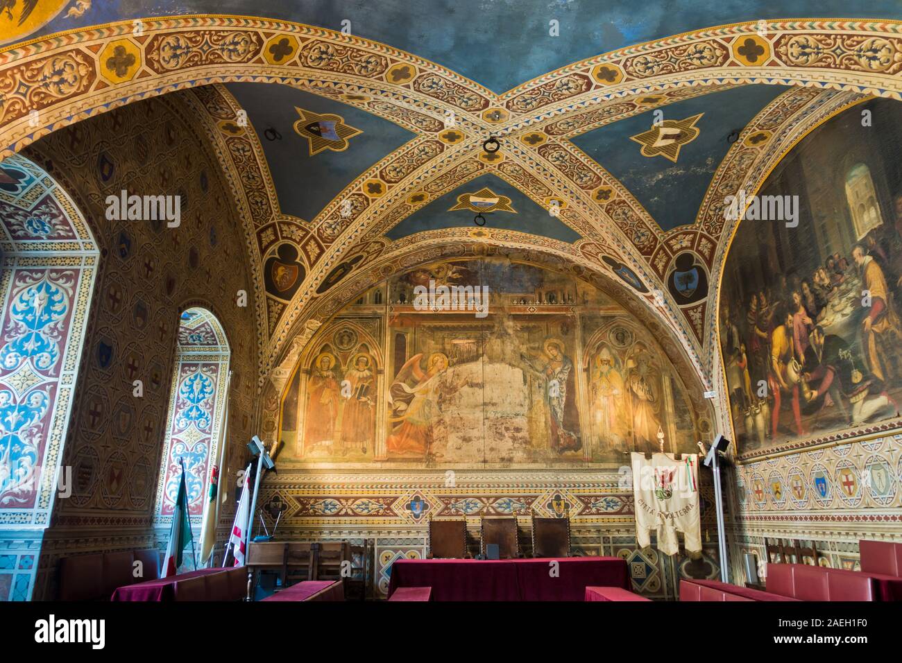 Interno della Priori Pallace, la magnifica architettura del consiglio della città di Hall in Volterra, Toscana, Italia Foto Stock