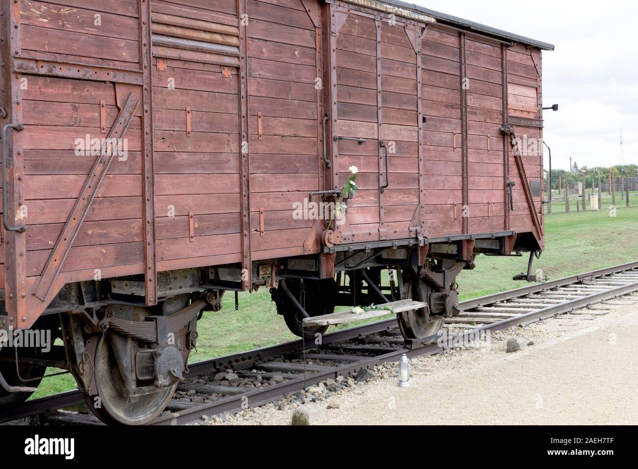 Auschwitz II-Birkenau. Un carro merci utilizzate per il trasporto di deportati sulla linea ferroviaria ad Auschwitz II-Birkenau morte Camp. È cominciata la costruzione nel mese di ottobre 1 Foto Stock